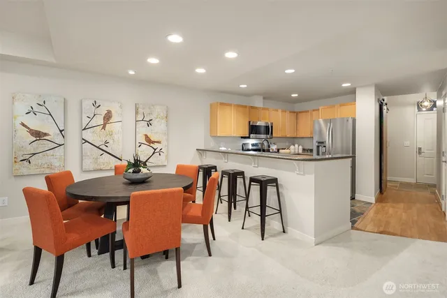 $585,000 | 1000 Cabin Creek Lane Southwest, Unit B204, Issaquah, WA 98027