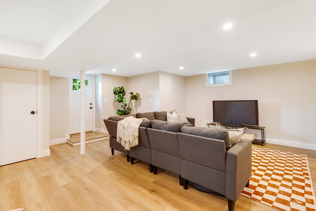 135 Linden Road Melrose, MA 02176 - Photo 20 of 27 Gallery Image 20