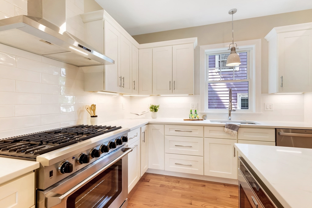 135 Linden Road Melrose, MA 02176 - Photo 8 of 27 Gallery Image 8