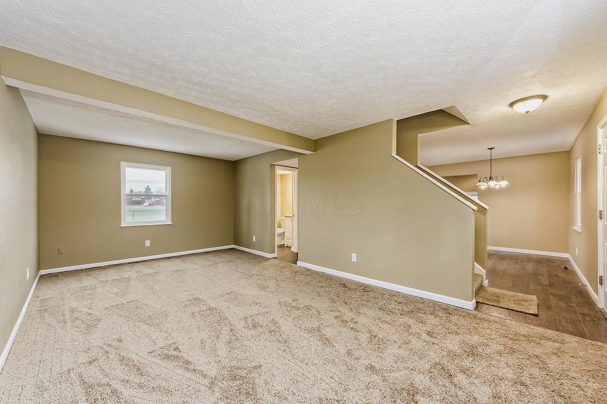 3253 Sundale Road Columbus, OH 43232 - Photo 4 of 26 Gallery Image 4