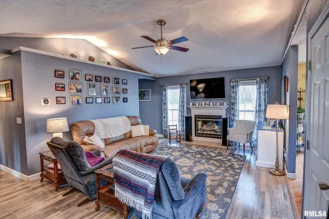 $245,000 | 3830 Lake Drive, Taylorville, IL 62568