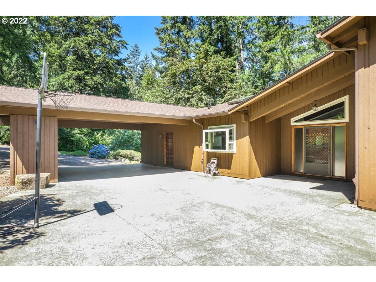 16341 South Moore Road Oregon City, OR 97045 - Photo 3 of 32