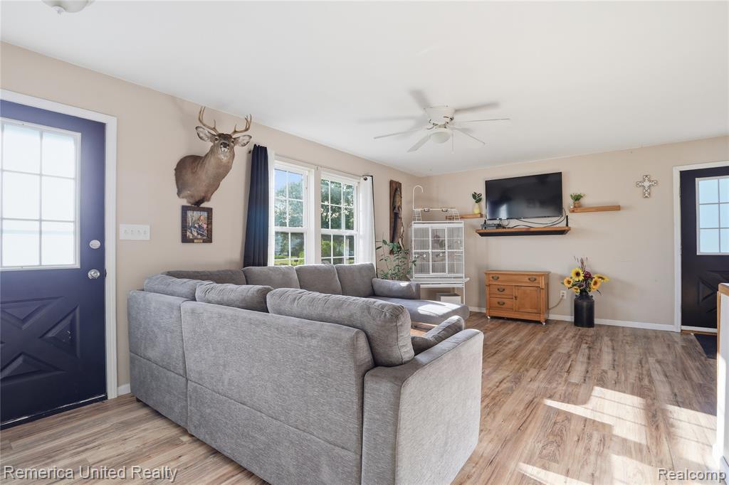 15489 Bird Road Linden, MI 48451 - Photo 6 of 42