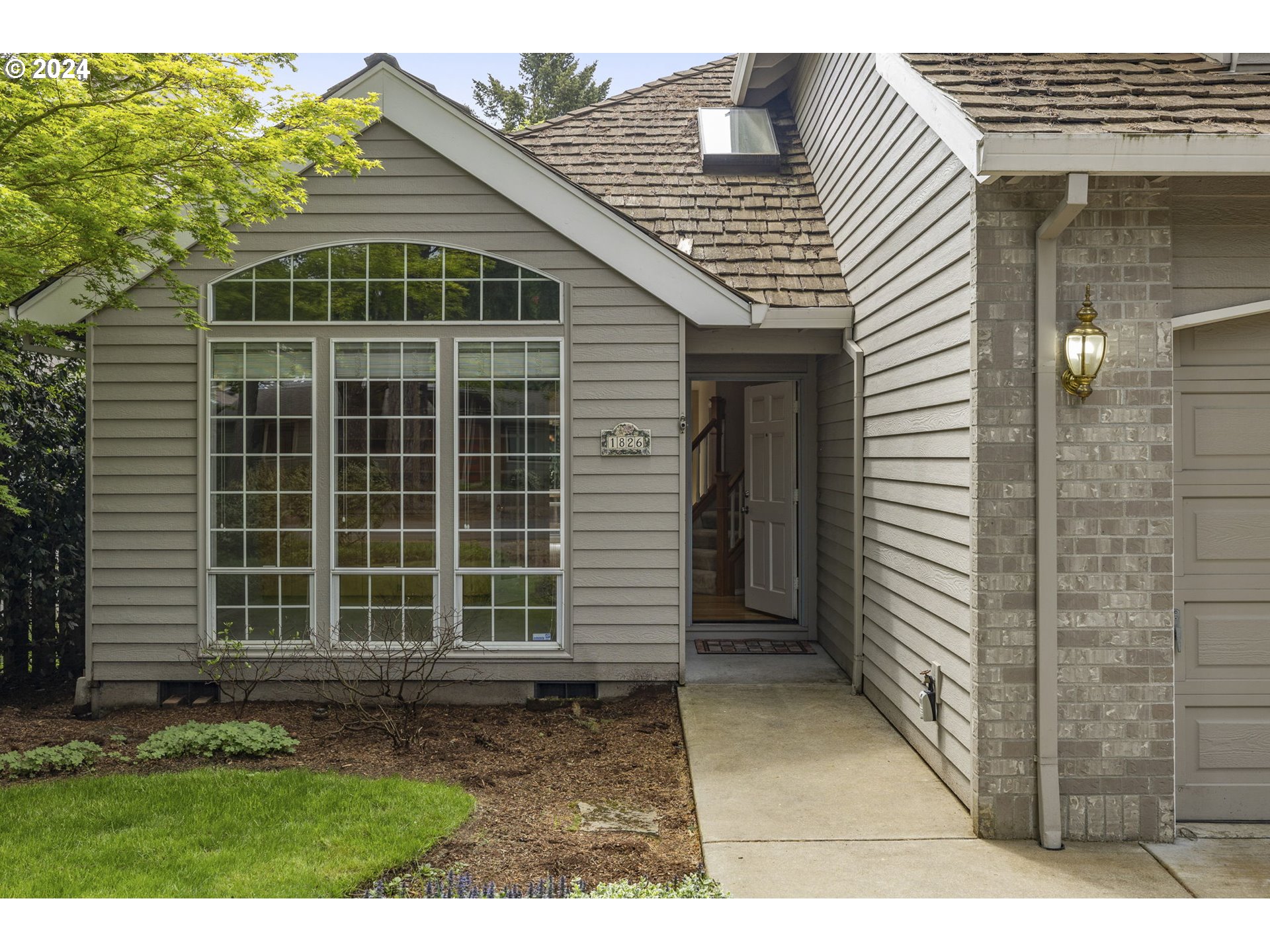1826 Southwest Pendleton Street Portland, OR 97239 - Photo 3 of 31 Gallery Image 3
