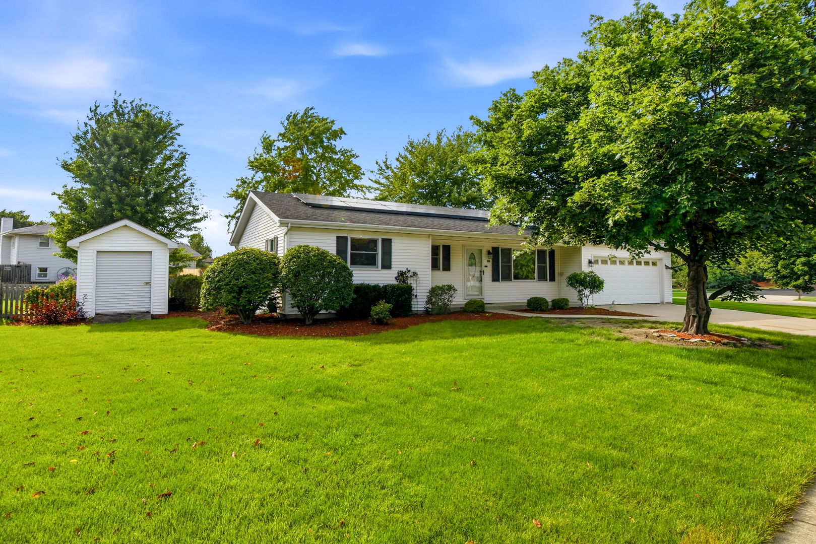 909 Knollside Road New Lenox, IL 60451 - Photo 3 of 35