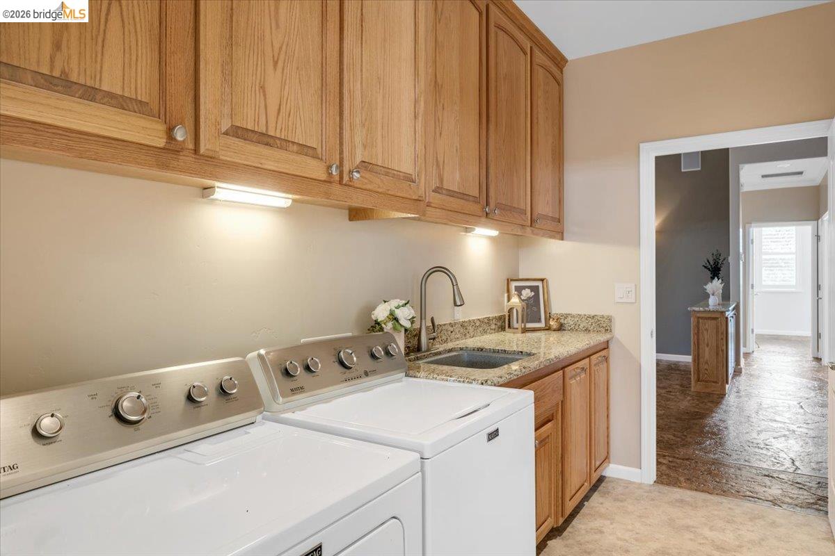 18180 Robin Ridge Road Sonora, CA 95370 - Photo 37 of 88 Laundry room is to the left of the front door when you walk into the home