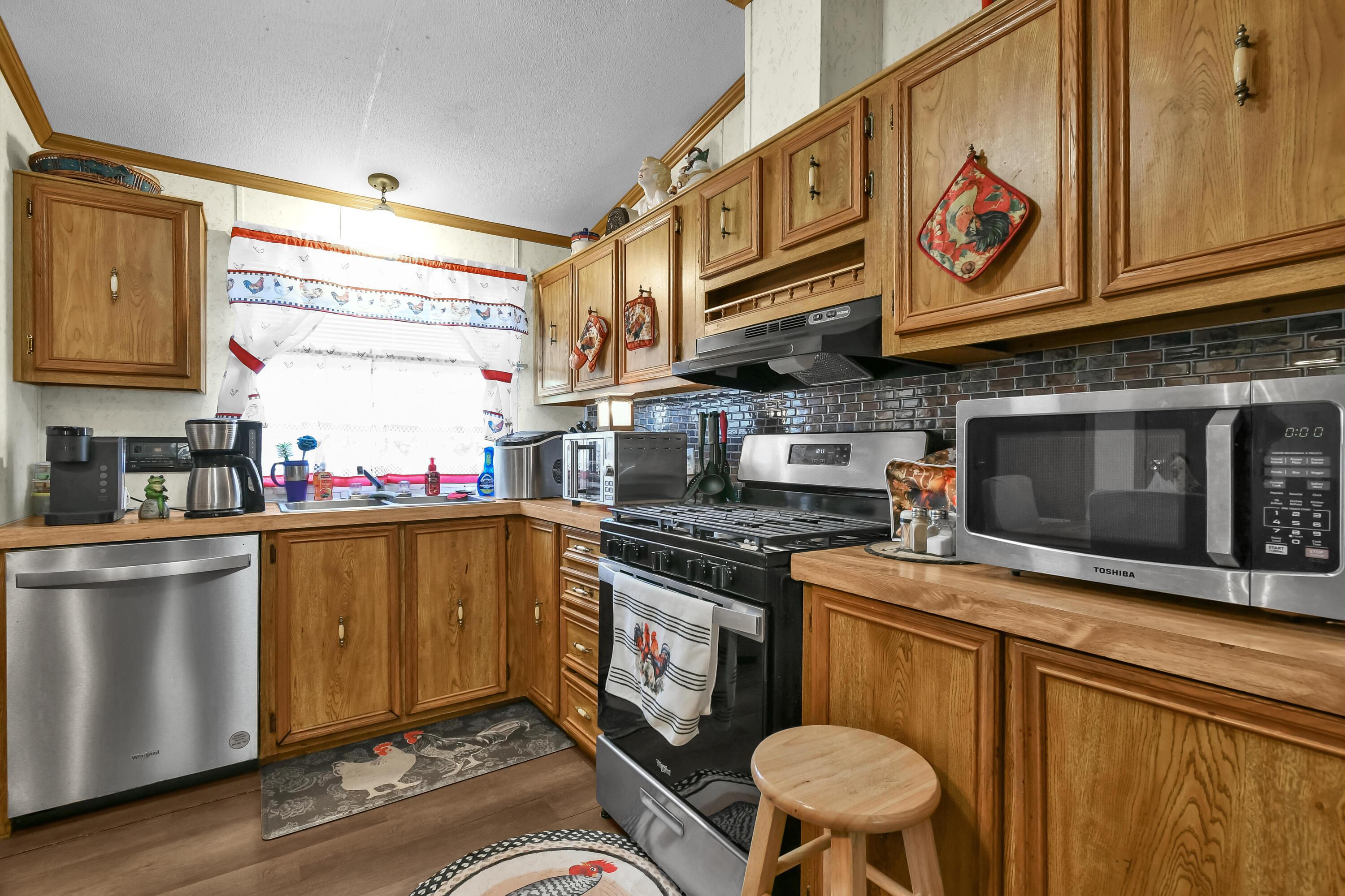 7979 Old River Road Philo, OH 43771 - Photo 9 of 34 KItchen