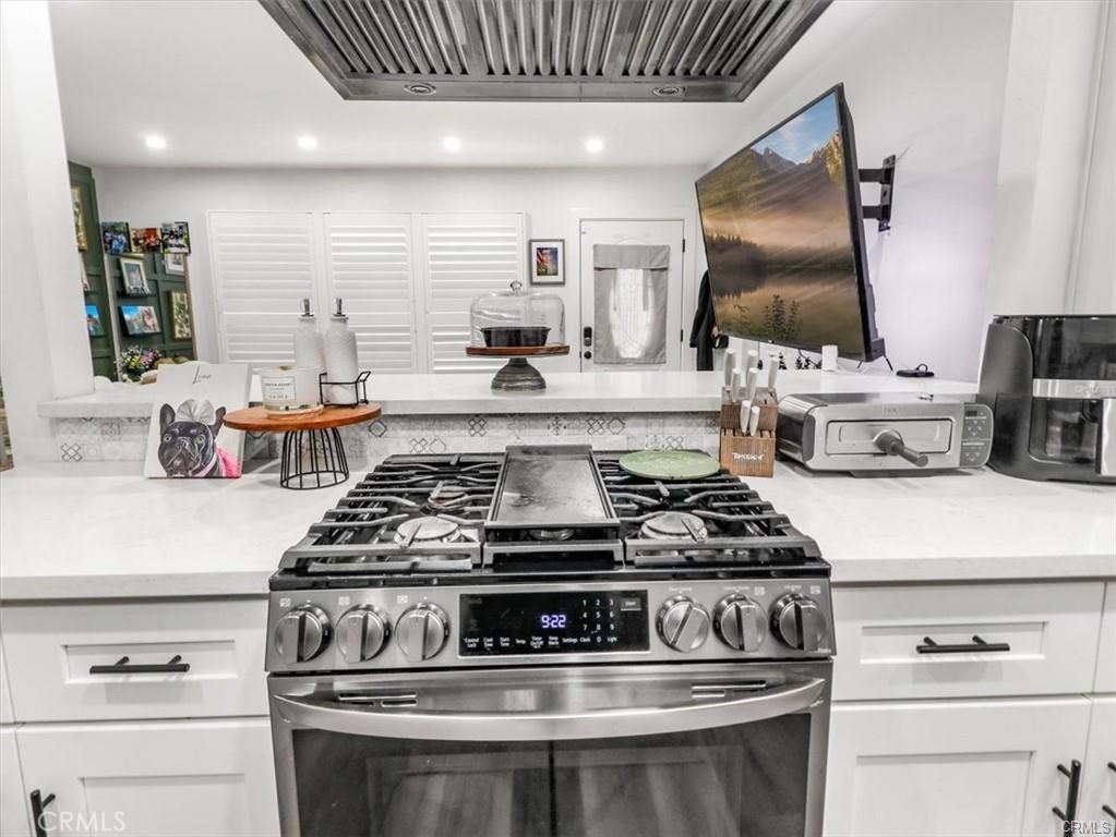 6502 Dos Rios Road Downey, CA 90240 - Photo 13 of 20 a stove top oven sitting inside of a kitchen