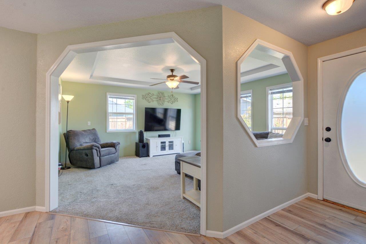 1733 Jessica Circle Central Point, OR 97502 - Photo 5 of 49 05