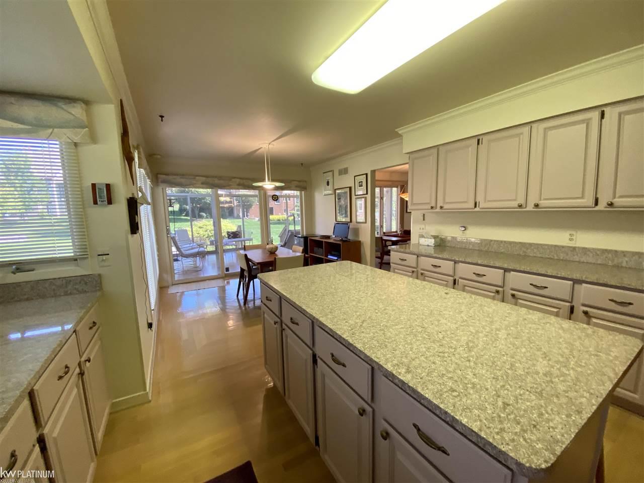 1396 Otter Drive Rochester Hills, MI 48306 - Photo 7 of 27