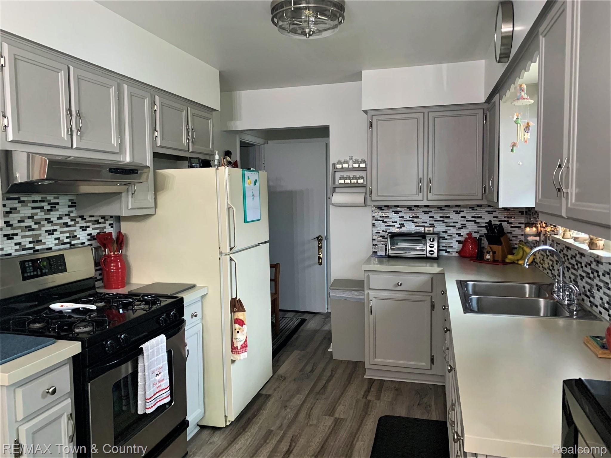 13396 Duffield Road Montrose, MI 48457 - Photo 6 of 28 duffield kitchen4.jpg