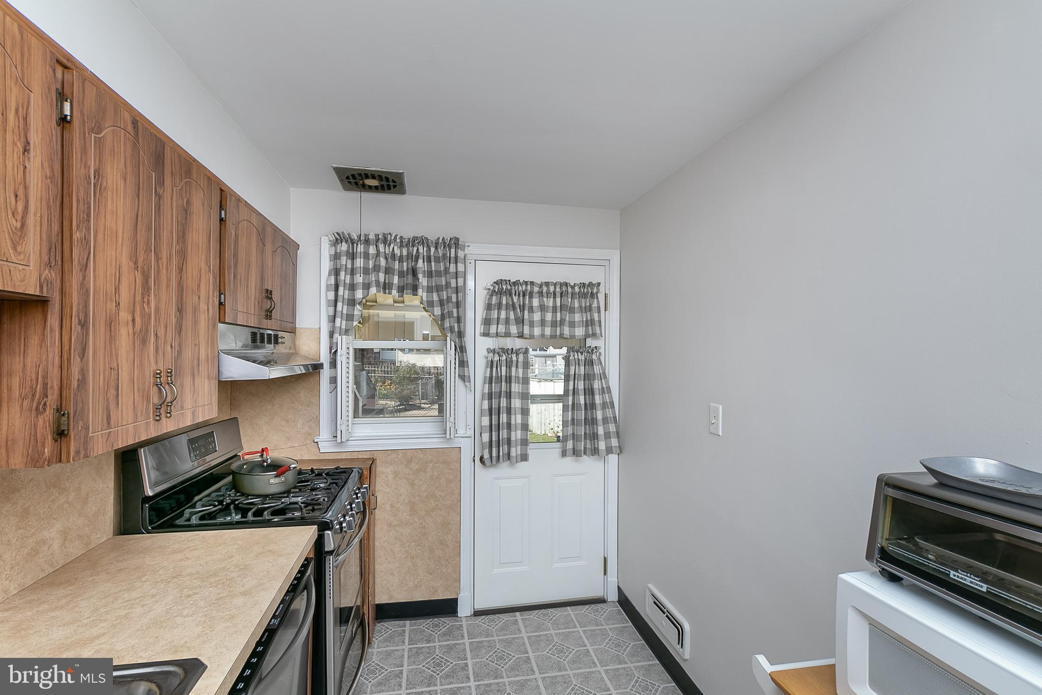 2111 Searles Road Baltimore, MD 21222 - Photo 15 of 32 Kitchen