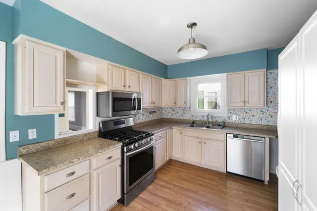 $329,000 | 236 West Broadway, Bangor, ME 04401