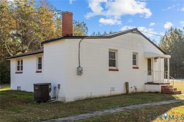 a view of a yard with an outdoor space