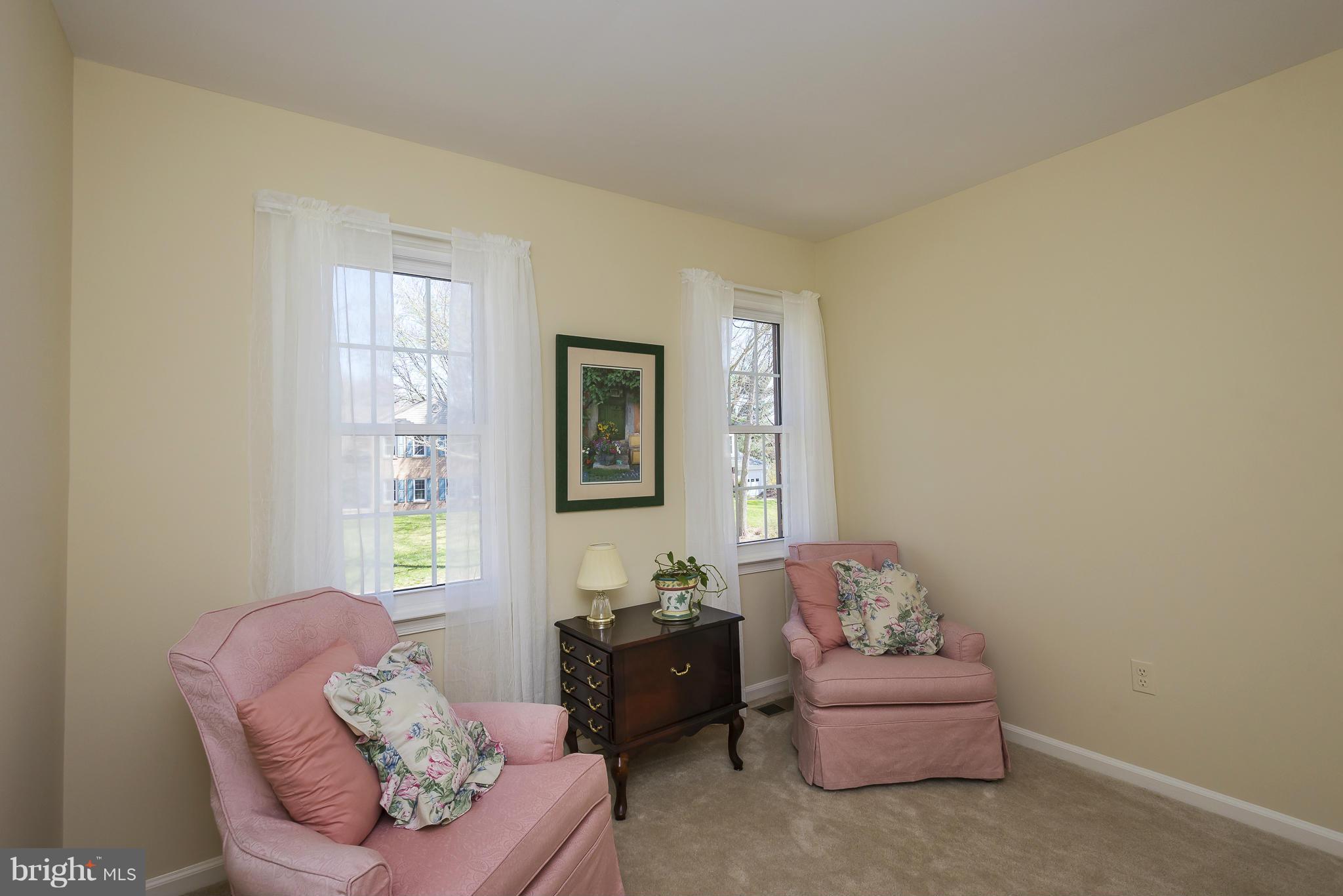 5054 Whetstone Road Columbia, MD 21044 - Photo 22 of 30 a living room with furniture and a window