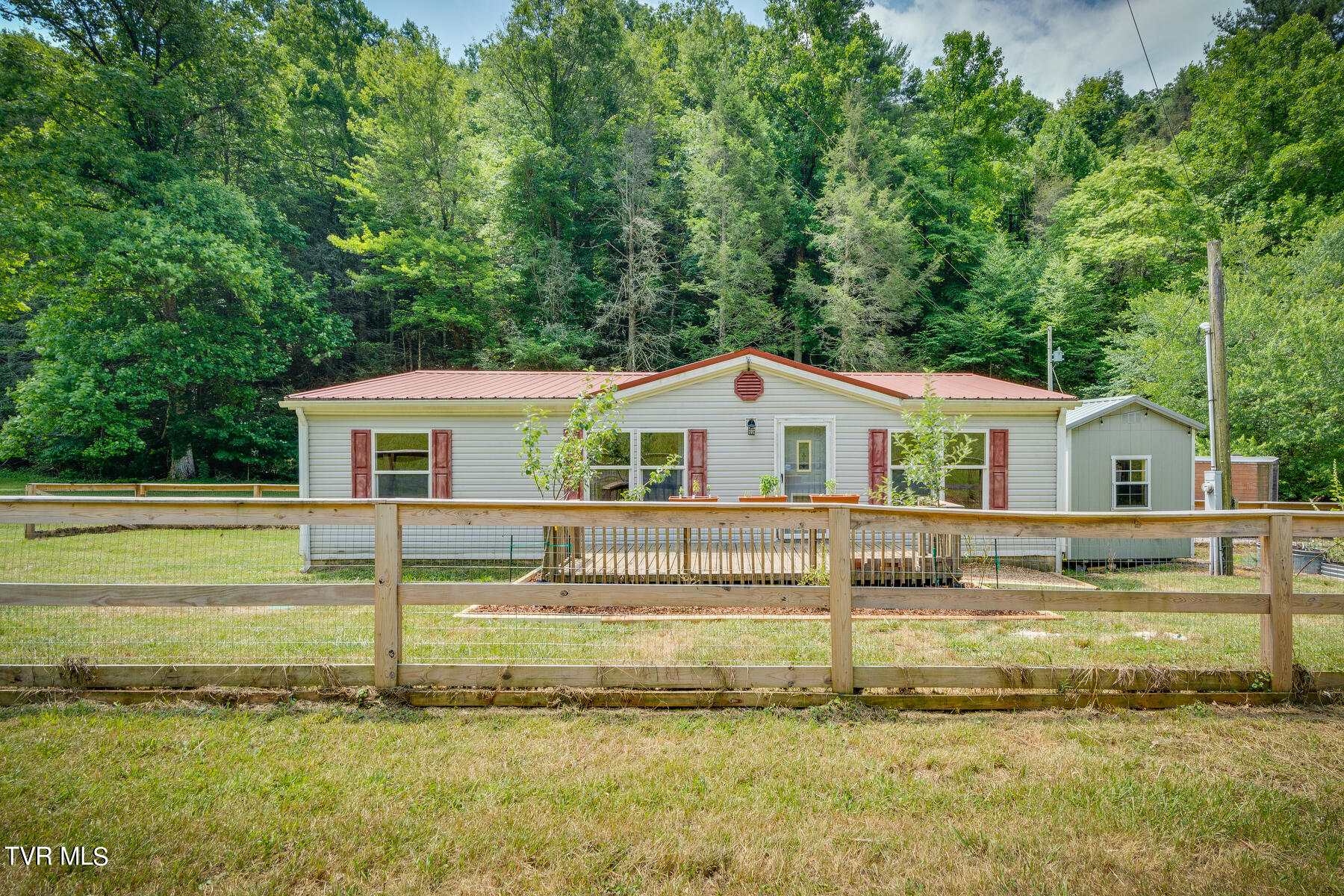 100 Log Cabin Road Greeneville, TN 37743 - Photo 2 of 41 001