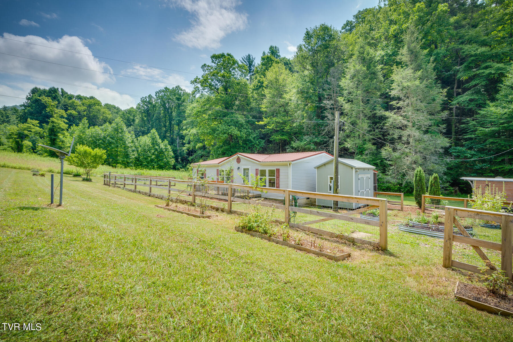 100 Log Cabin Road Greeneville, TN 37743 - Photo 4 of 41 004