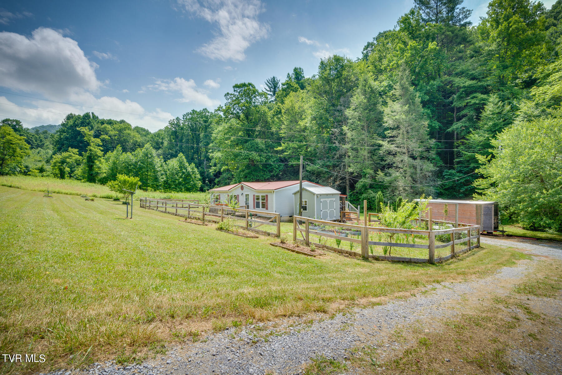 100 Log Cabin Road Greeneville, TN 37743 - Photo 5 of 41 005