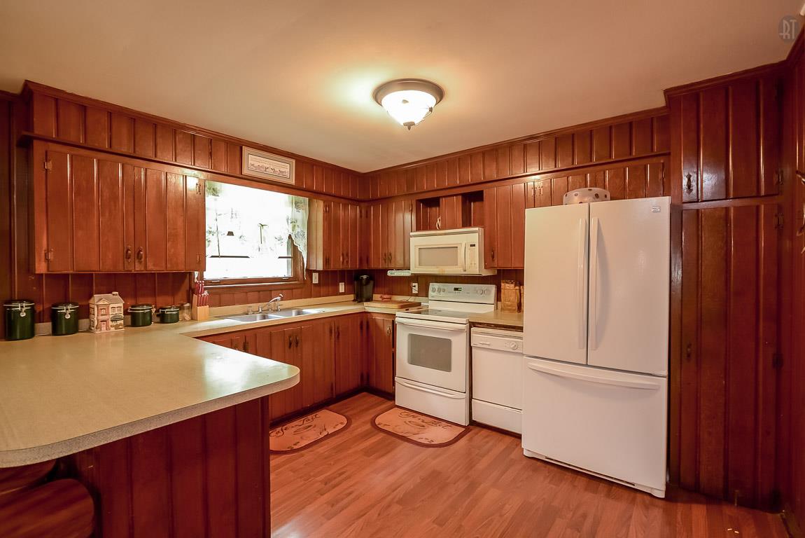 7973 Ridgewood Road Goodlettsville, TN 37072 - Photo 7 of 30 Kitchen with Stove, Microwave, Dishwasher and Refrigerator with Ice Maker that all remain.
