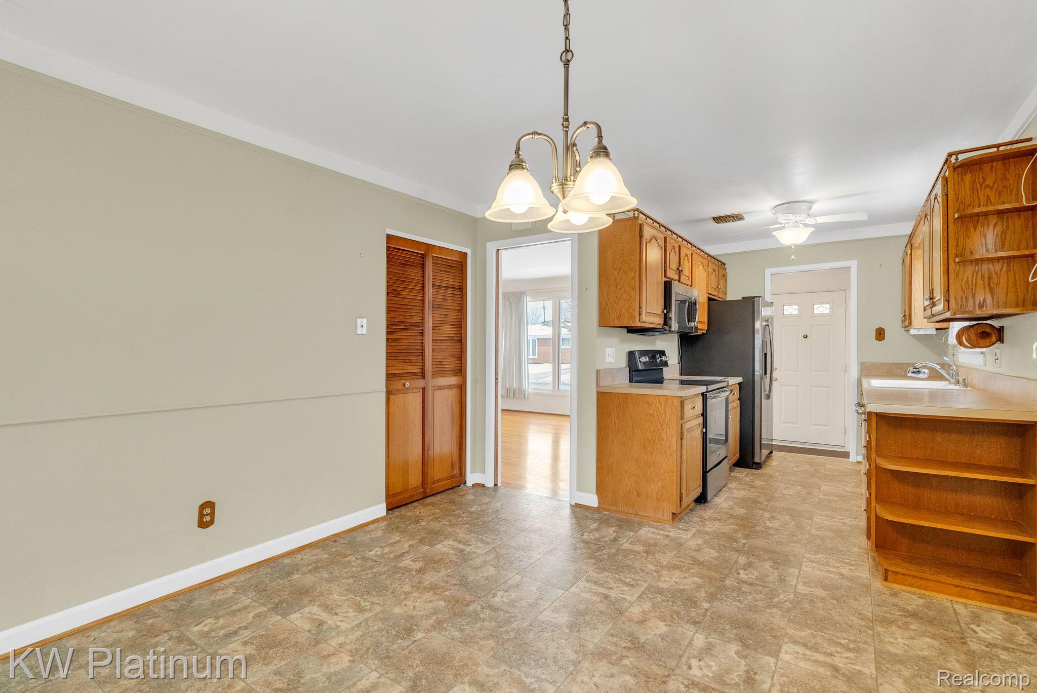 17846 Winsome Road Fraser, MI 48026 - Photo 5 of 28 Gallery Image 5