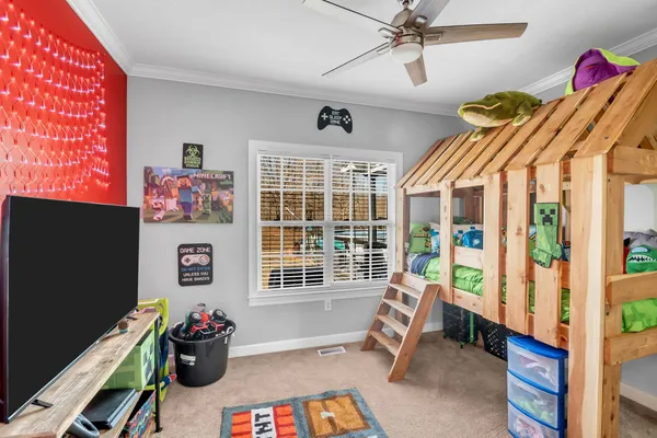 a view of a livingroom with furniture and ceiling fan