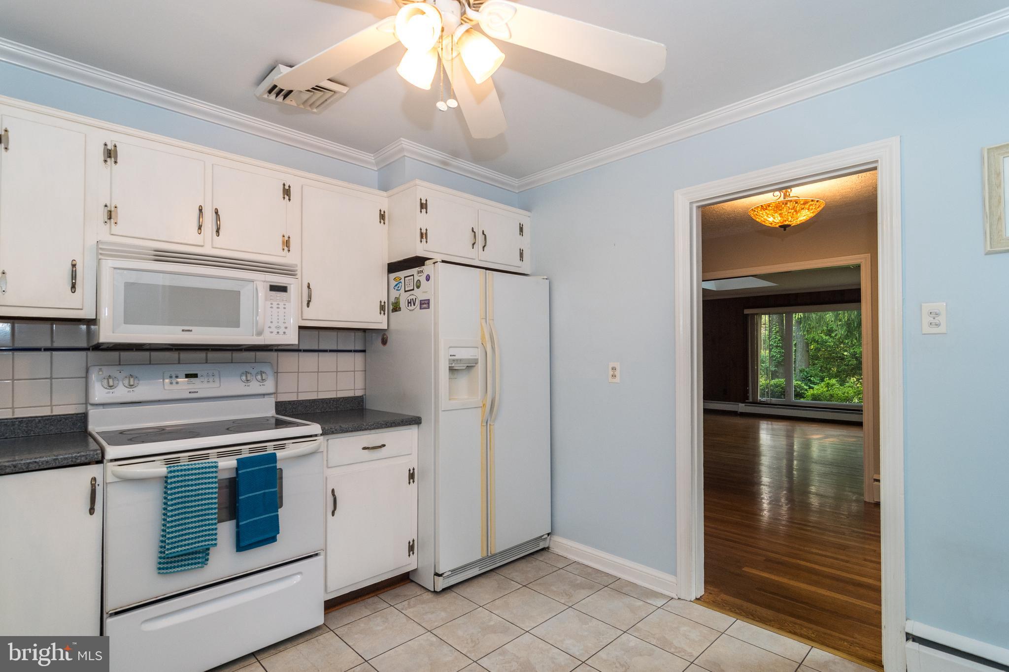 2385 Terwood Road Huntingdon Valley, PA 19006 - Photo 14 of 39 Kitchen