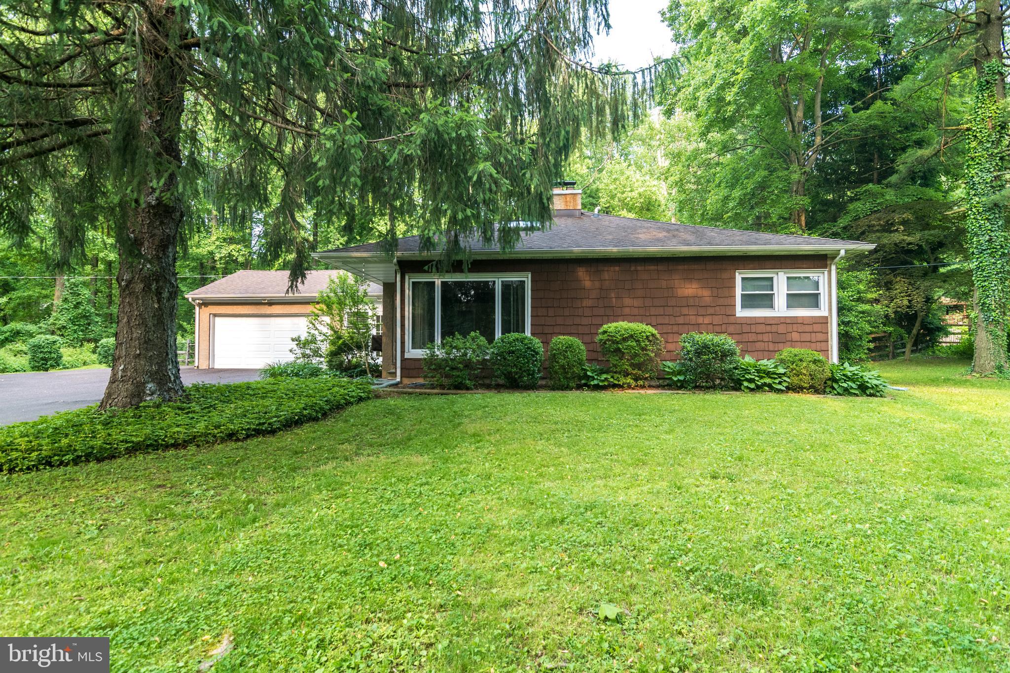 2385 Terwood Road Huntingdon Valley, PA 19006 - Photo 3 of 39 Exterior Front
