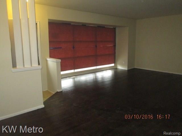 13561 Salem Road Redford, MI 48239 - Photo 6 of 10 IMG_4058.JPG