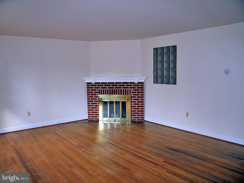 433 West Roseville Road Lancaster, PA 17601 - Photo 4 of 9 Gallery Image 4