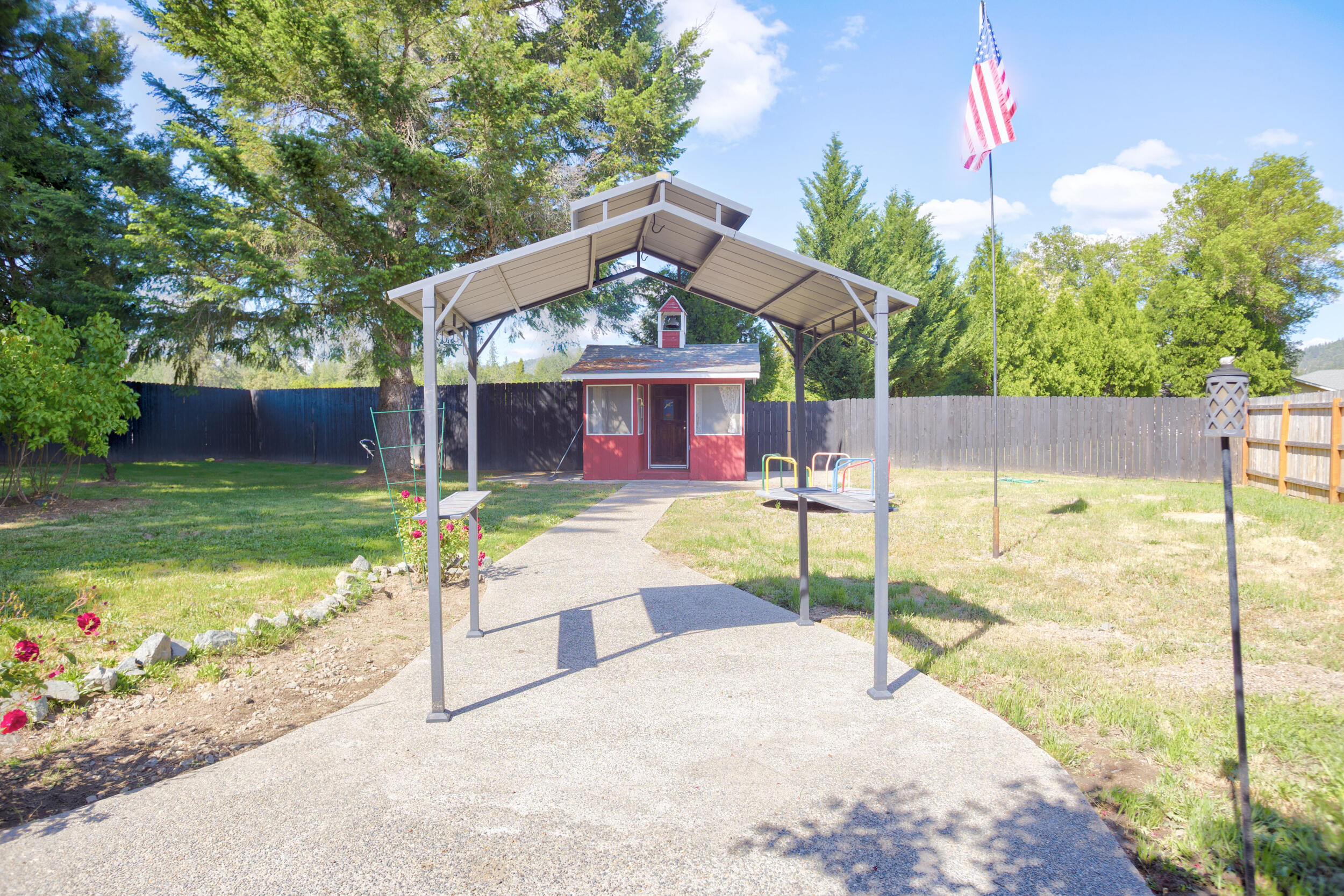 255 Queens Branch Road Rogue River, OR 97537 - Photo 52 of 60 a view of a house with backyard and sitting area