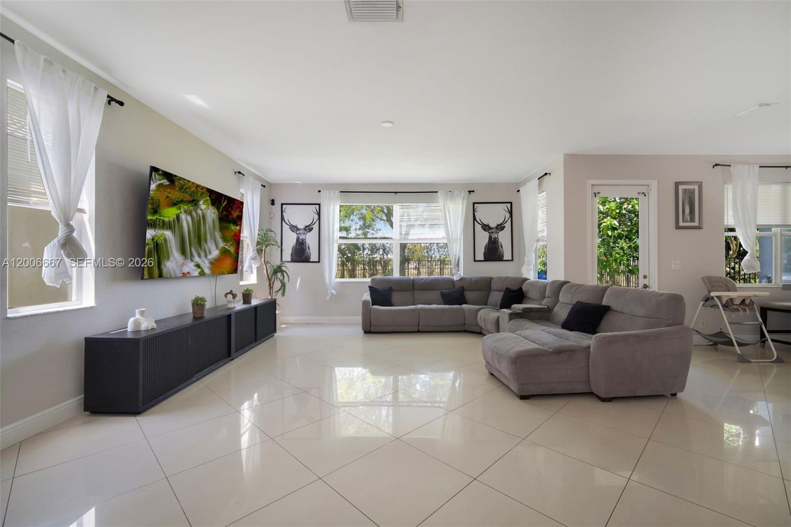 1225 Rose Gate Boulevard Riviera Beach, FL 33404 - Photo 6 of 31