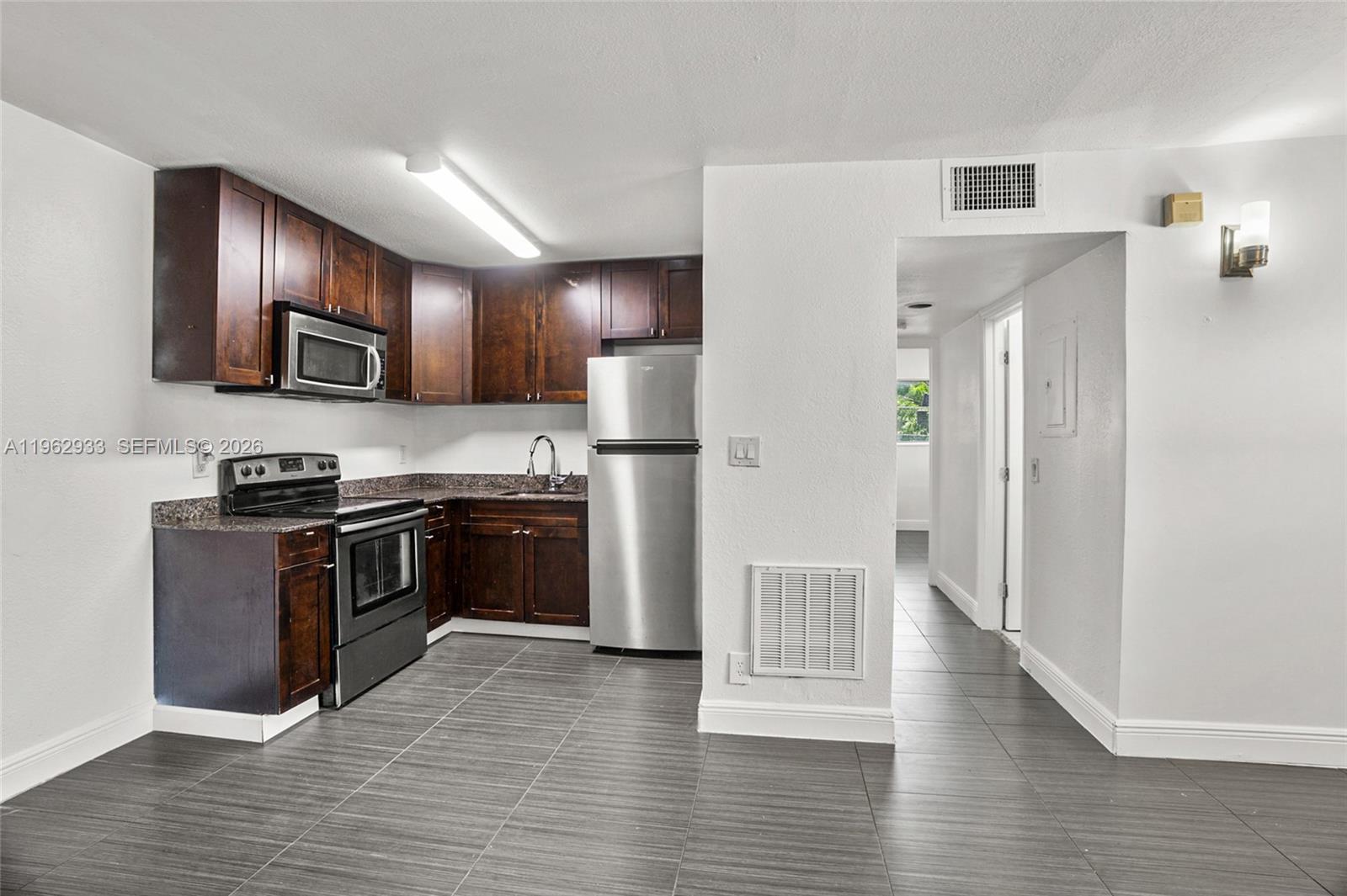 37 Southwest 14th Street, Unit 19 Dania Beach, FL 33004 - Photo 2 of 27