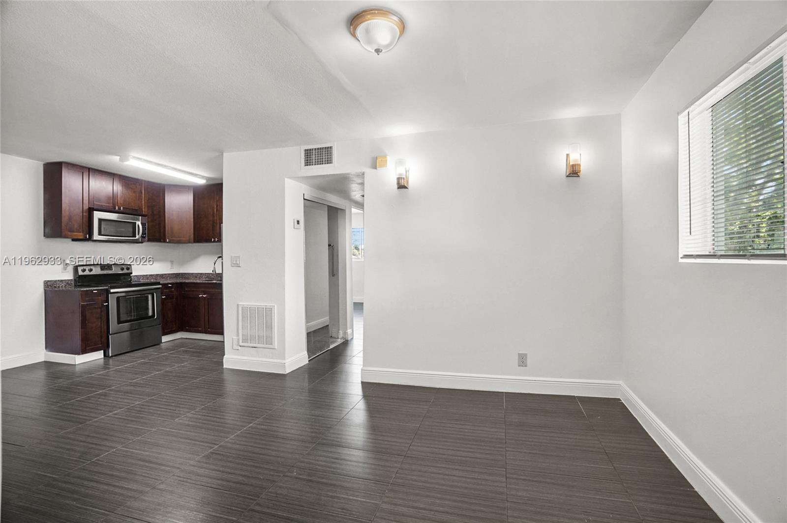 37 Southwest 14th Street, Unit 19 Dania Beach, FL 33004 - Photo 4 of 27