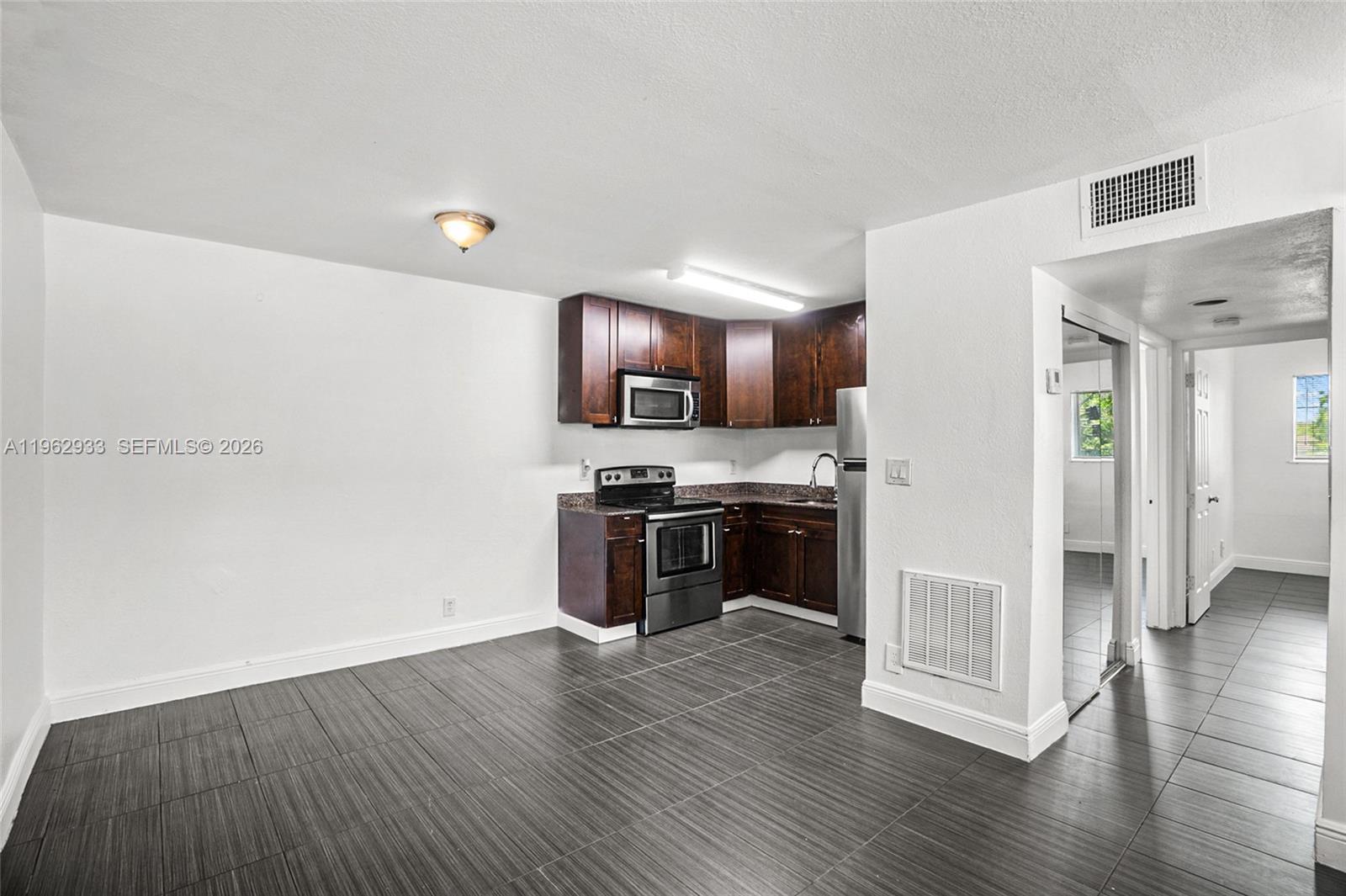 37 Southwest 14th Street, Unit 19 Dania Beach, FL 33004 - Photo 6 of 27