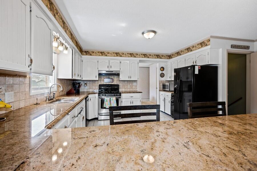 1532 Jasmine Road St. Joseph, MI 49085 - Photo 5 of 18 Kitchen / Dining