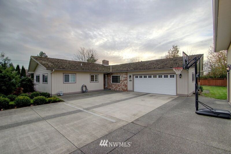 10686 Peter Anderson Road Burlington, WA 98233 - Photo 1 of 25 Gallery Image 1