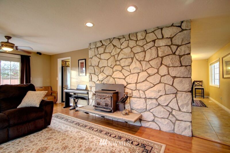 10686 Peter Anderson Road Burlington, WA 98233 - Photo 3 of 25 Gallery Image 3