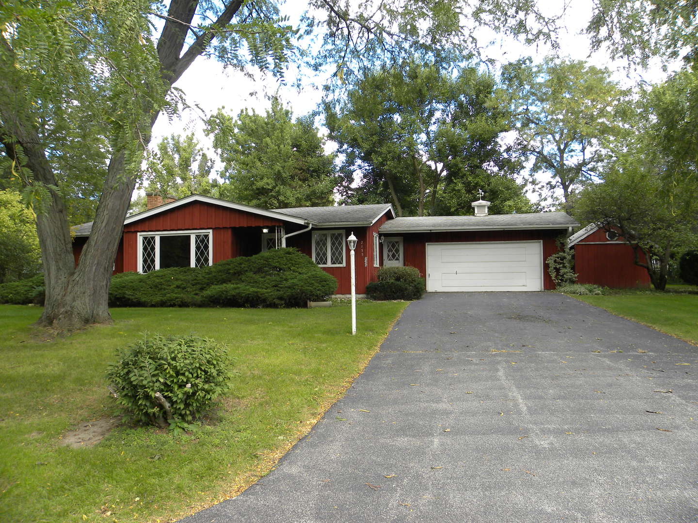 2155 Rockwell Road Aurora, IL 60506 - Photo 2 of 24