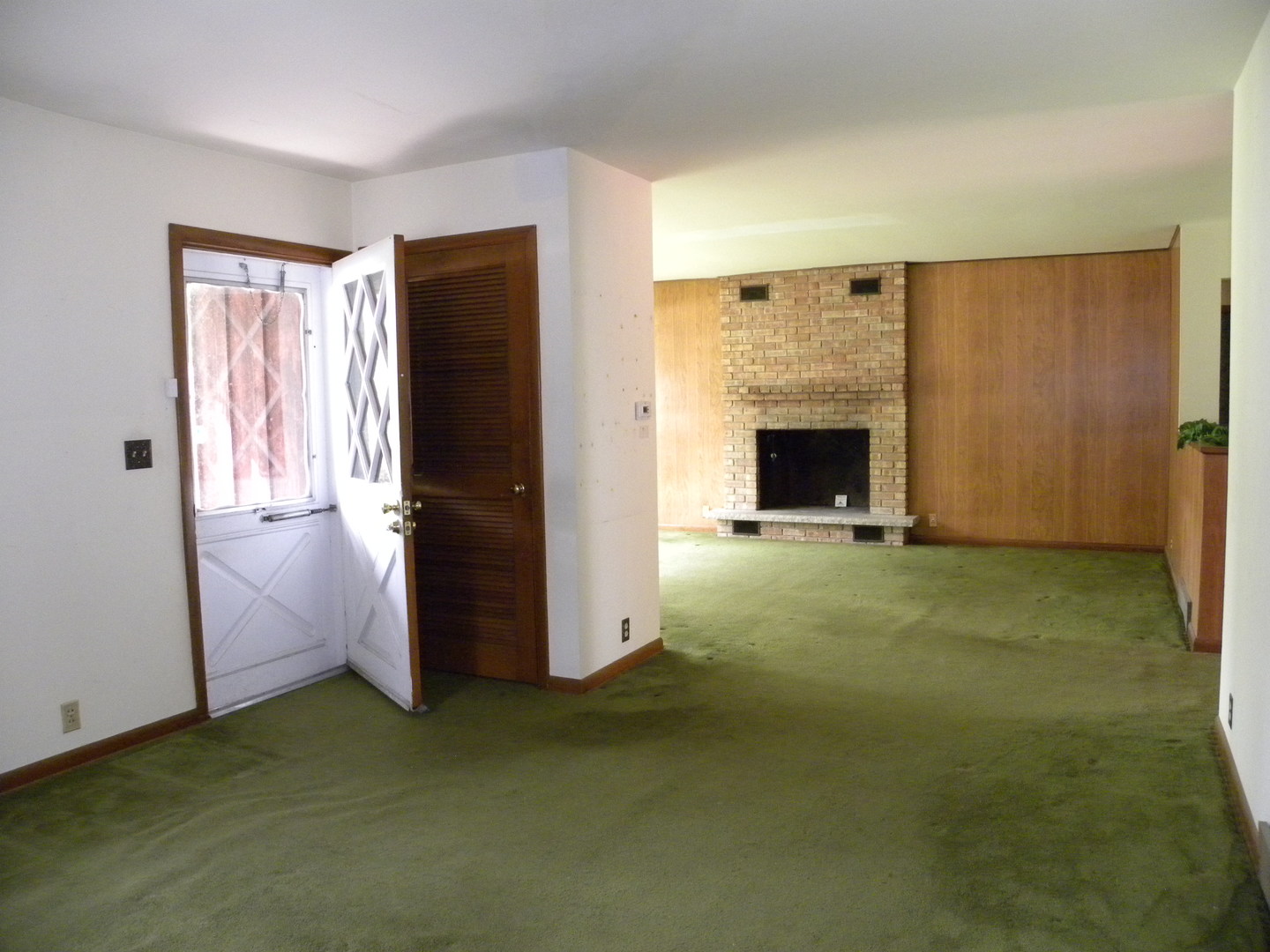2155 Rockwell Road Aurora, IL 60506 - Photo 6 of 24