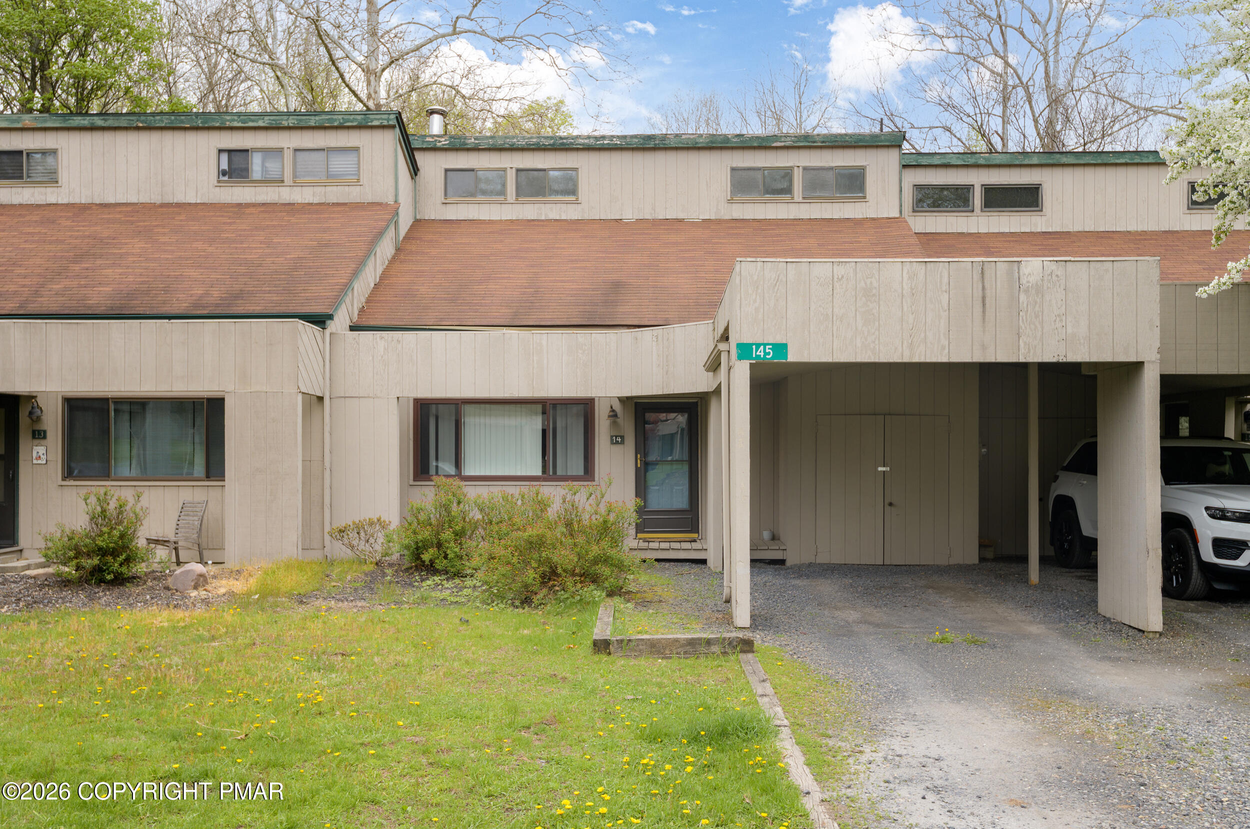 145 Ridge Drive Tannersville, PA 18372 - Photo 3 of 29 002-145ridge-mbertsch