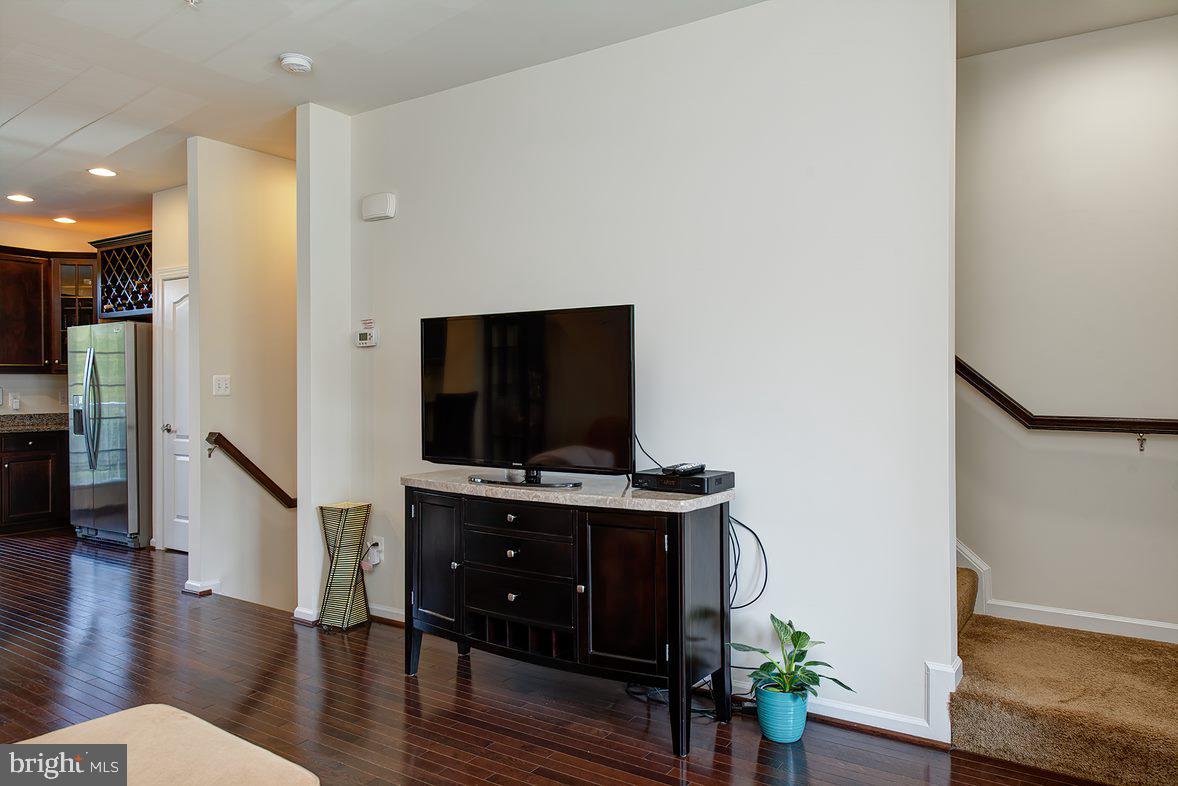 7474 Riding Meadow Way Manassas, VA 20111 - Photo 6 of 23 Gallery Image 6
