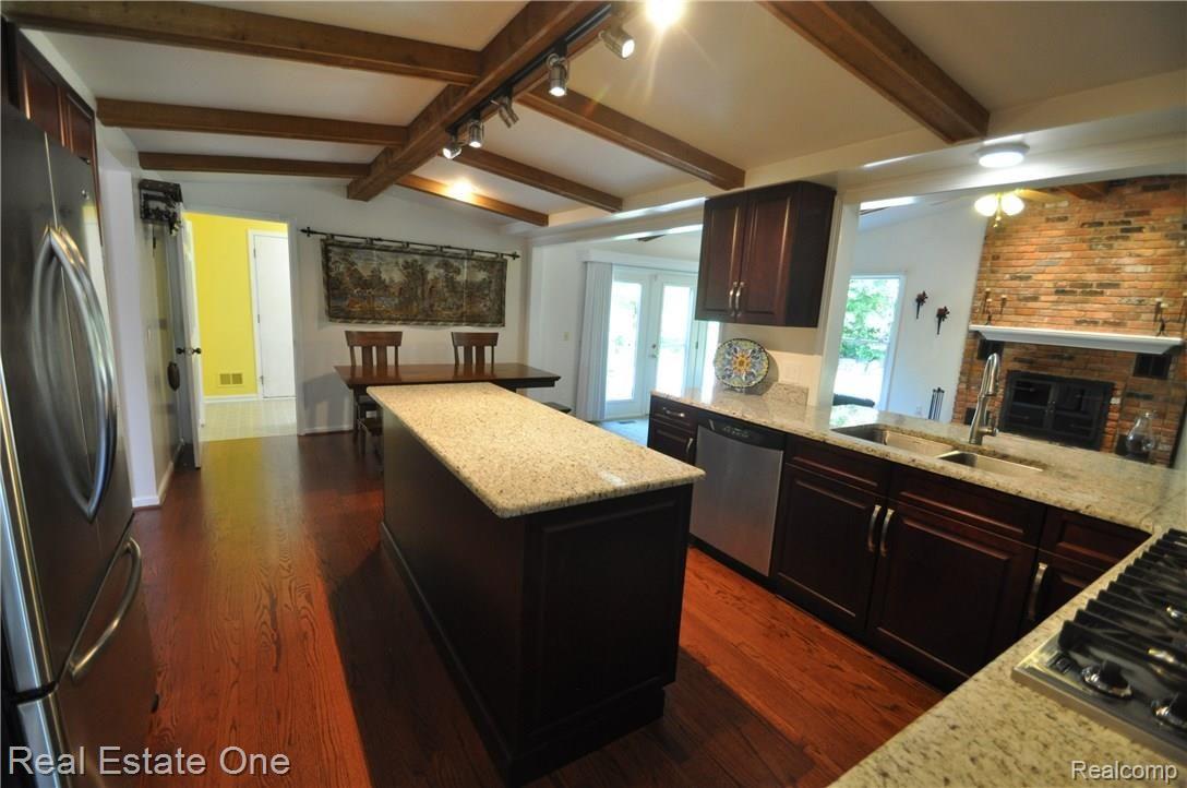 1815 Jason Circle Rochester, MI 48306 - Photo 11 of 39 14.JPG