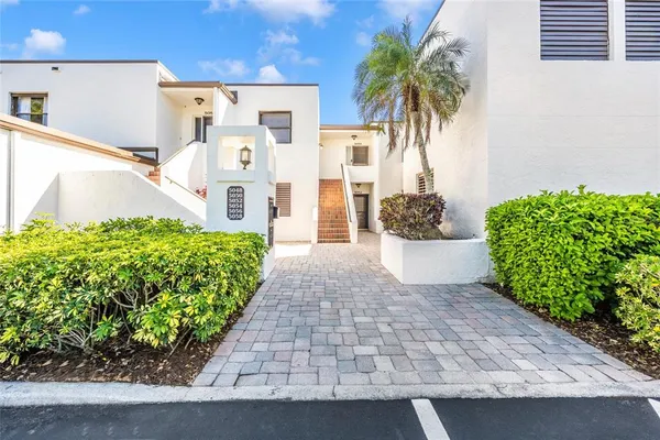 $1,900 | 5052 Marsh Field Road, Unit 9, Sarasota, FL 34235