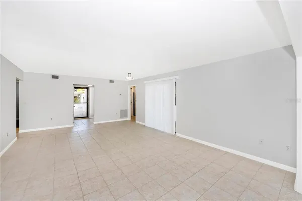 $1,900 | 5052 Marsh Field Road, Unit 9, Sarasota, FL 34235