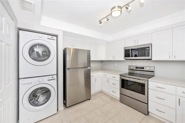 $1,900 | 5052 Marsh Field Road, Unit 9, Sarasota, FL 34235