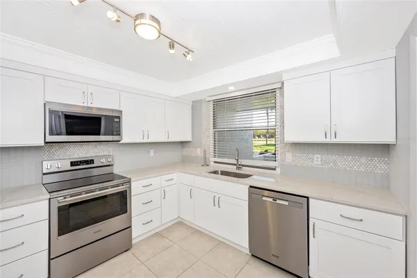 $1,900 | 5052 Marsh Field Road, Unit 9, Sarasota, FL 34235