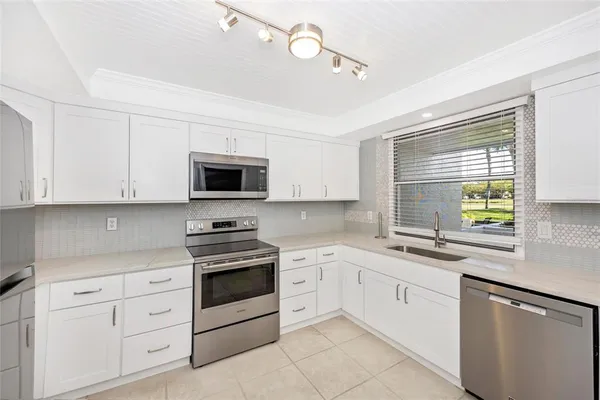 $1,900 | 5052 Marsh Field Road, Unit 9, Sarasota, FL 34235