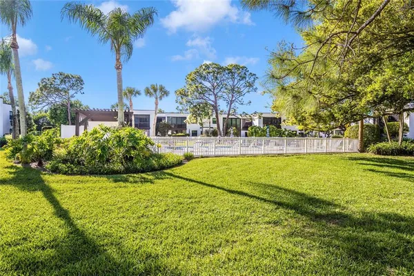 $1,900 | 5052 Marsh Field Road, Unit 9, Sarasota, FL 34235