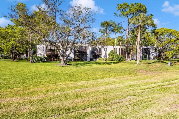 $1,900 | 5052 Marsh Field Road, Unit 9, Sarasota, FL 34235