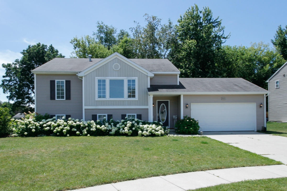 3211 Quarry Ridge Court Kalamazoo, MI 49006 - Photo 1 of 32 3211 Quarry Ridge Ct-101